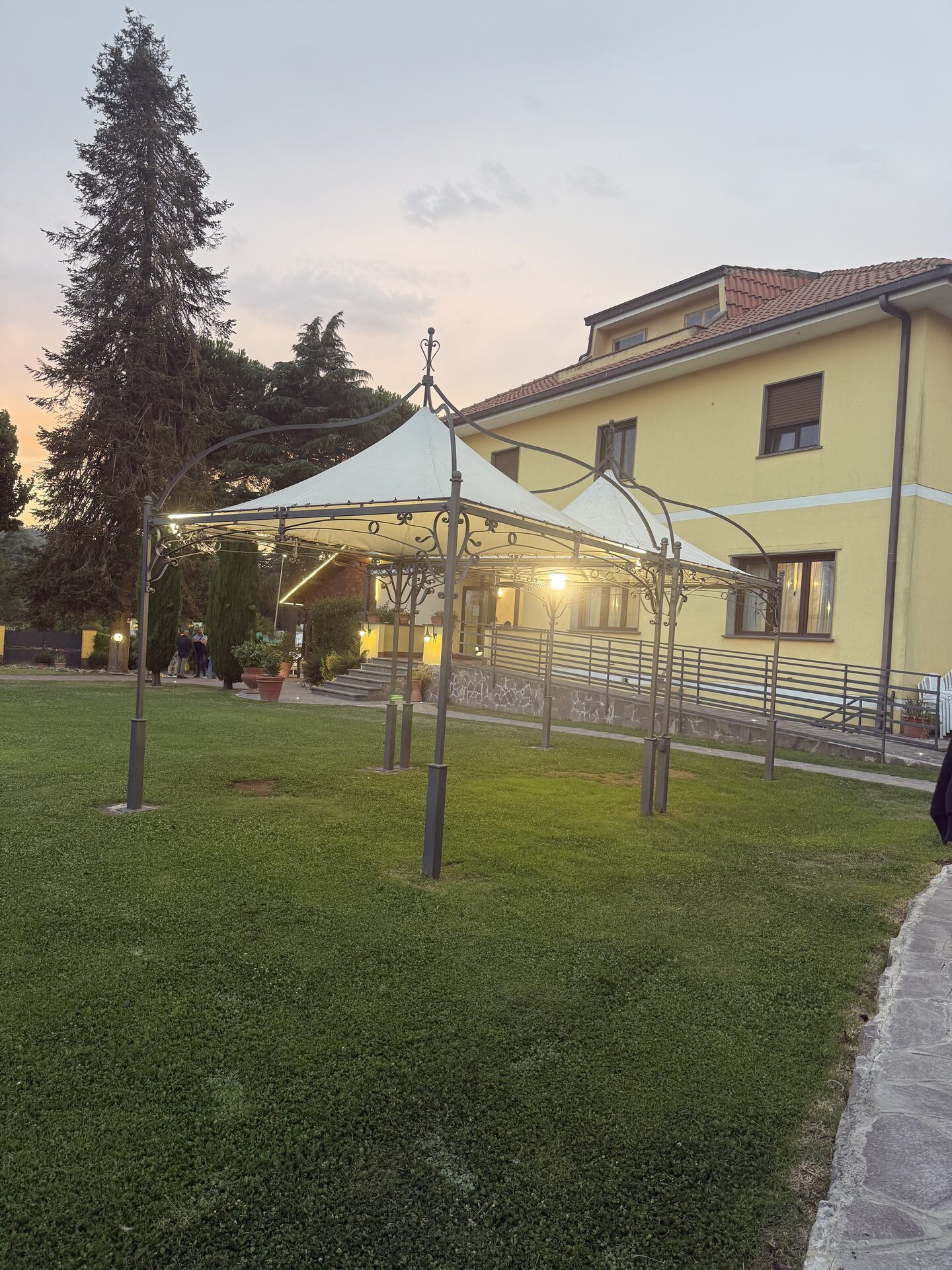 Il giardino con il gazebo